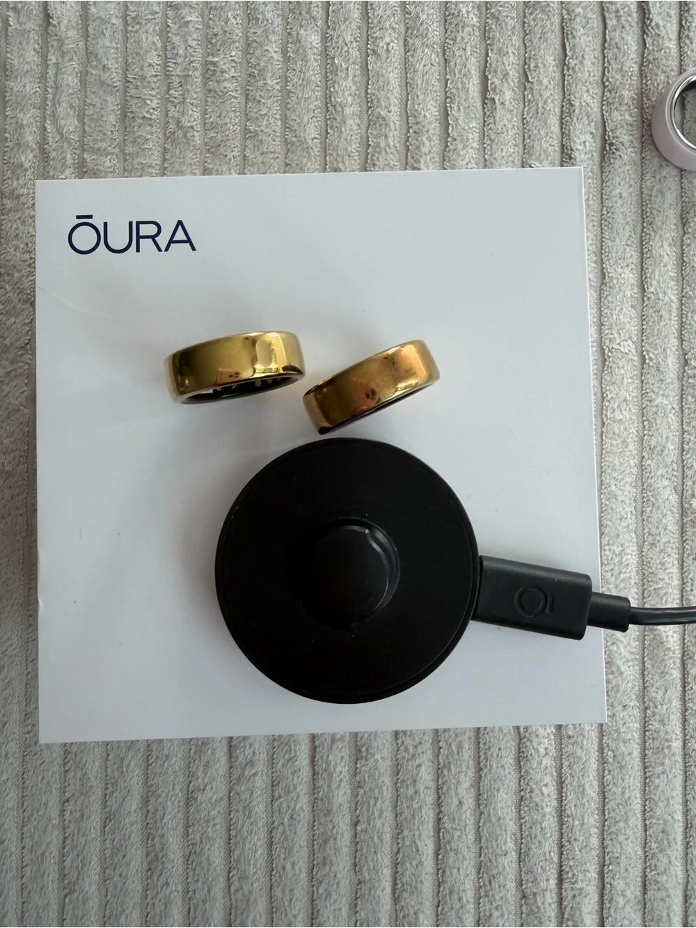 Oura Gold or Rose Gold with Charger with Black Magnetic Pad
